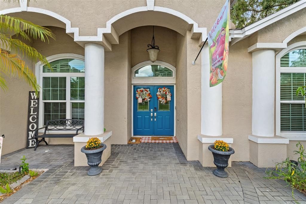 合同活跃: $898,000 (4 贝兹, 3 浴室, 2556 平方英尺)