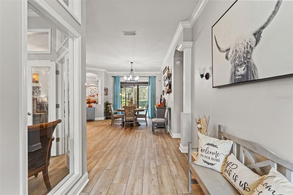 合同活跃: $898,000 (4 贝兹, 3 浴室, 2556 平方英尺)