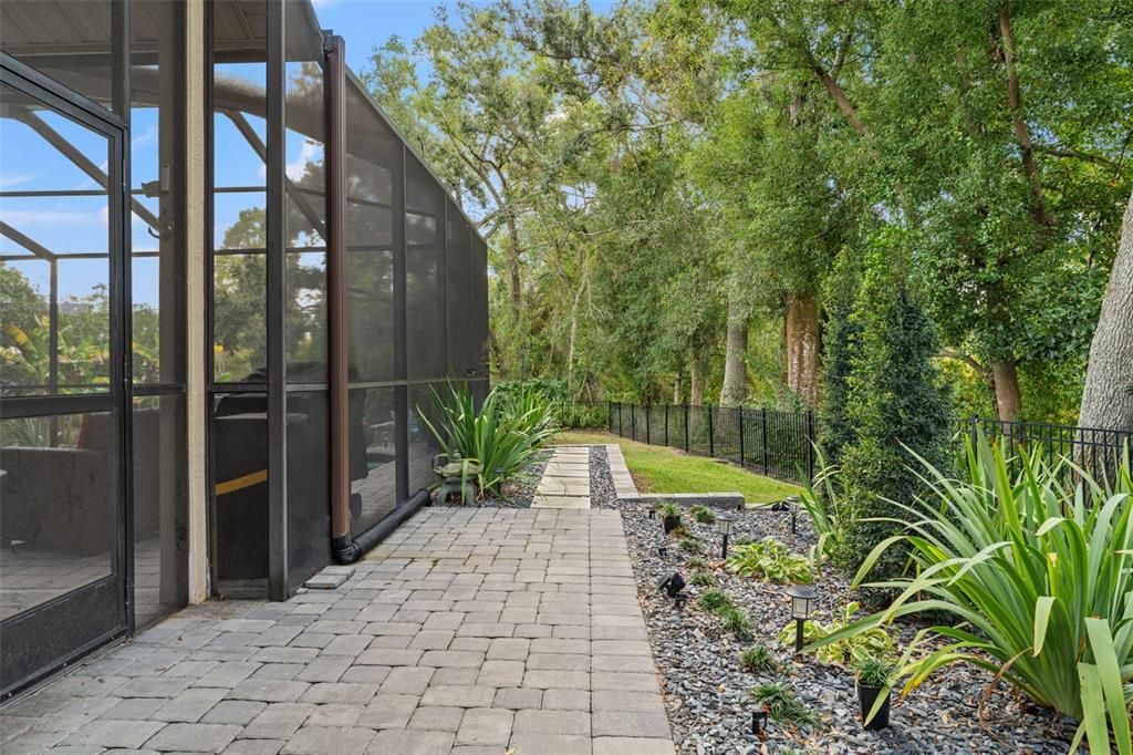 合同活跃: $898,000 (4 贝兹, 3 浴室, 2556 平方英尺)