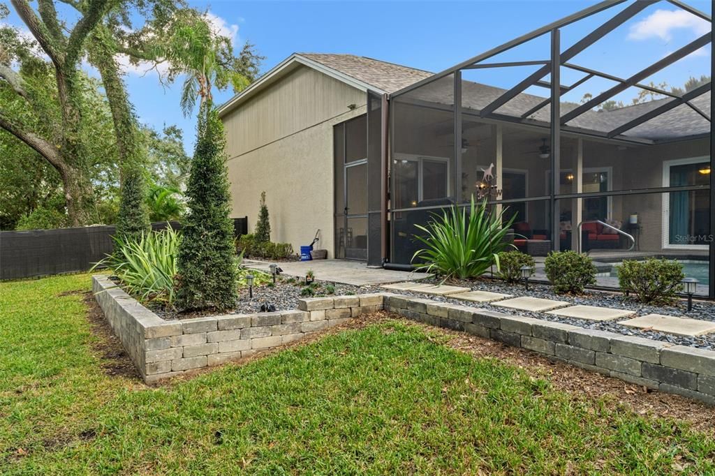 合同活跃: $898,000 (4 贝兹, 3 浴室, 2556 平方英尺)