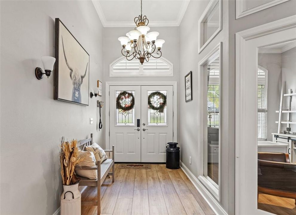 合同活跃: $898,000 (4 贝兹, 3 浴室, 2556 平方英尺)