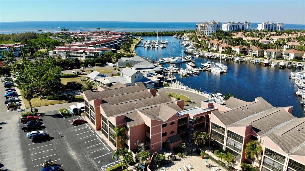 待售: $189,900 (1 贝兹, 1 浴室, 732 平方英尺)