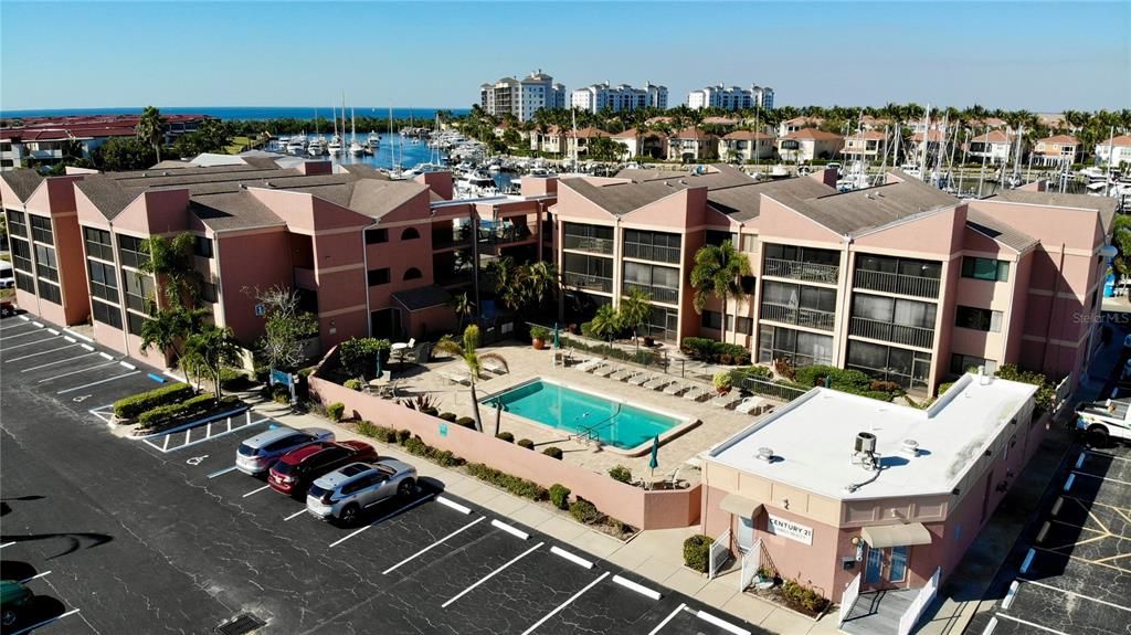 待售: $189,900 (1 贝兹, 1 浴室, 732 平方英尺)