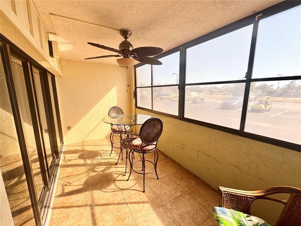 待售: $189,900 (1 贝兹, 1 浴室, 732 平方英尺)