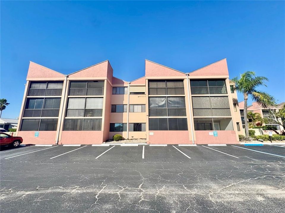 待售: $189,900 (1 贝兹, 1 浴室, 732 平方英尺)