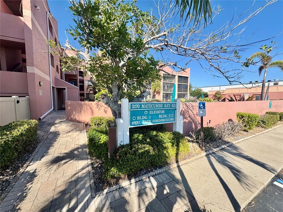 待售: $189,900 (1 贝兹, 1 浴室, 732 平方英尺)