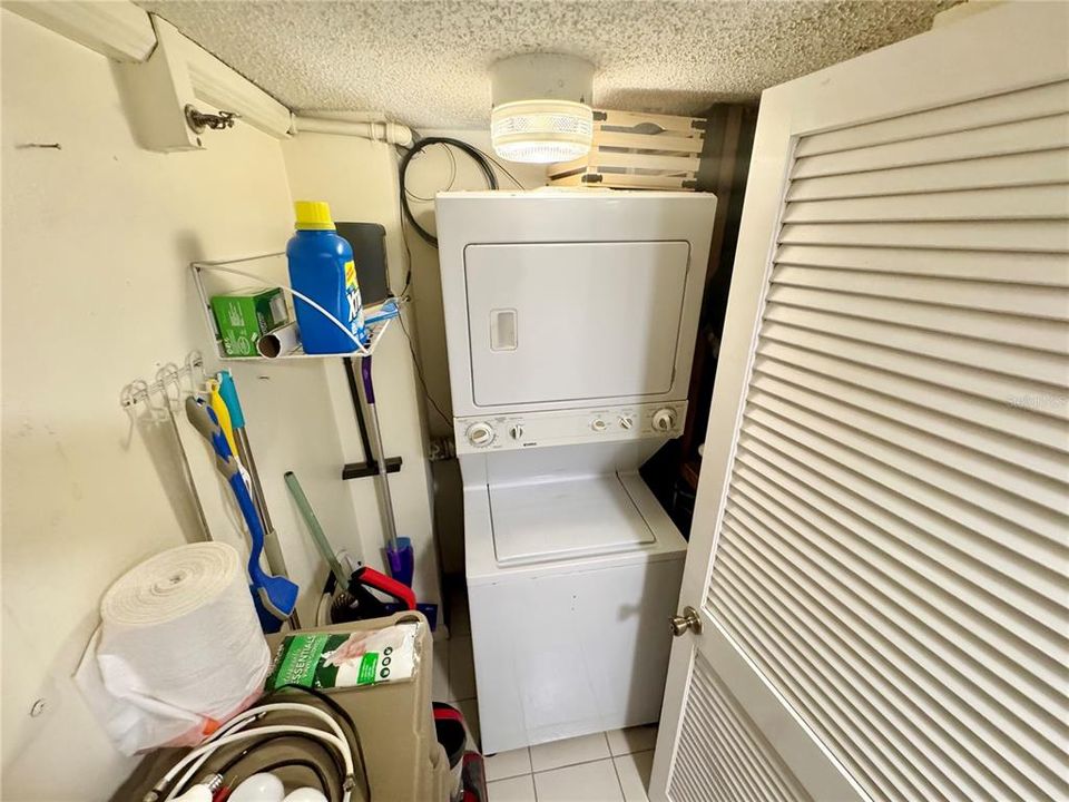 待售: $189,900 (1 贝兹, 1 浴室, 732 平方英尺)