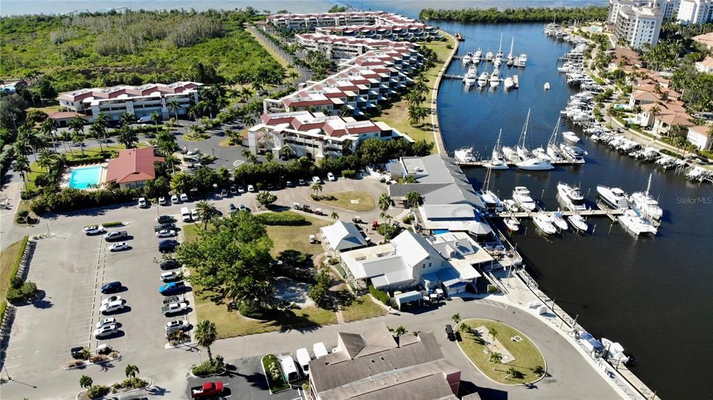 待售: $189,900 (1 贝兹, 1 浴室, 732 平方英尺)