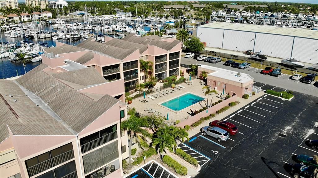 待售: $189,900 (1 贝兹, 1 浴室, 732 平方英尺)