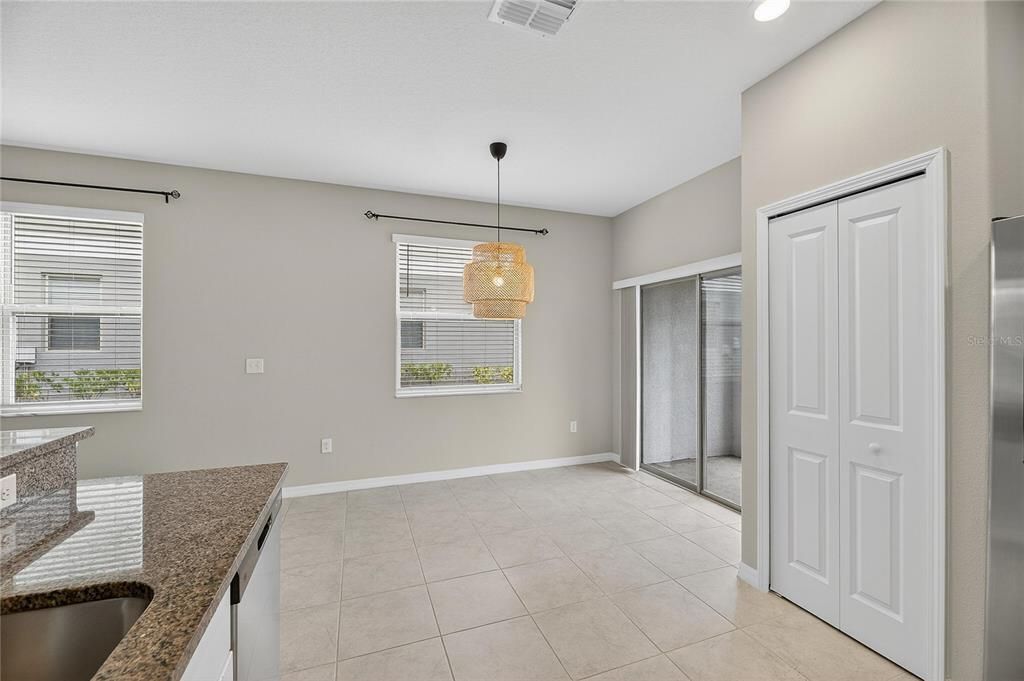 出租: $1,900 (2 贝兹, 2 浴室, 1541 平方英尺)