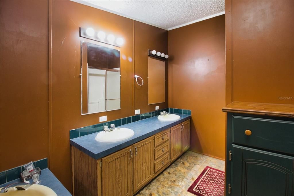 На продажу: $450,000 (4 спален, 2 ванн, 1620 Квадратных фут)