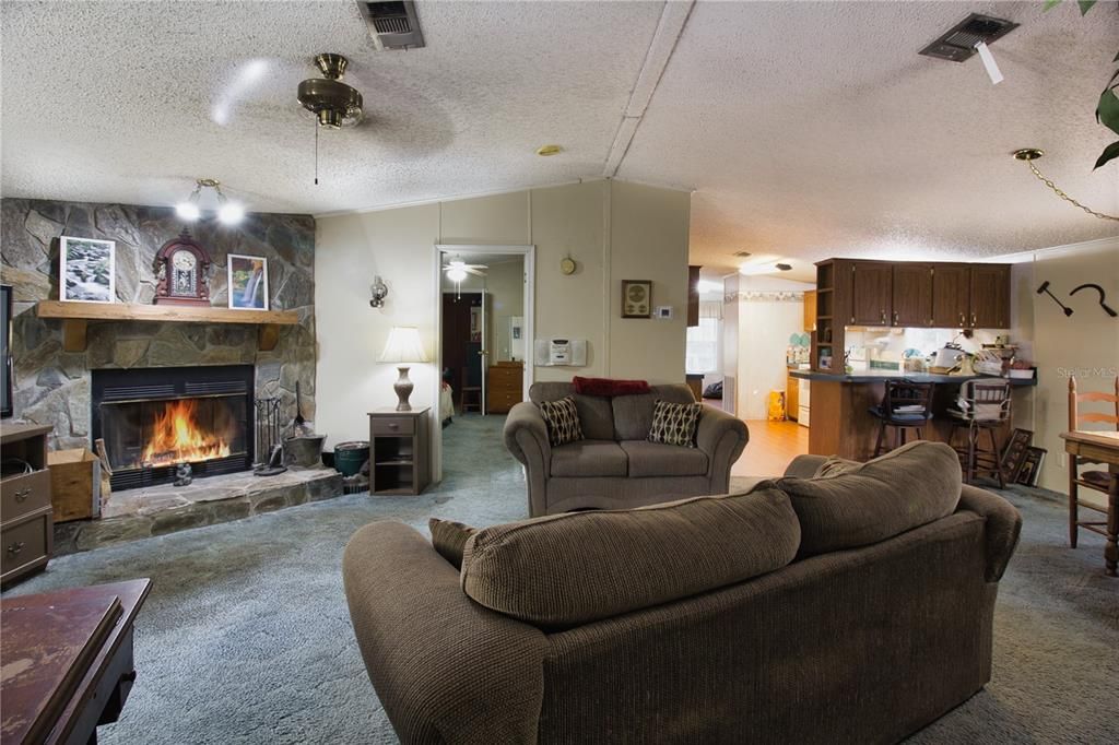 На продажу: $450,000 (4 спален, 2 ванн, 1620 Квадратных фут)