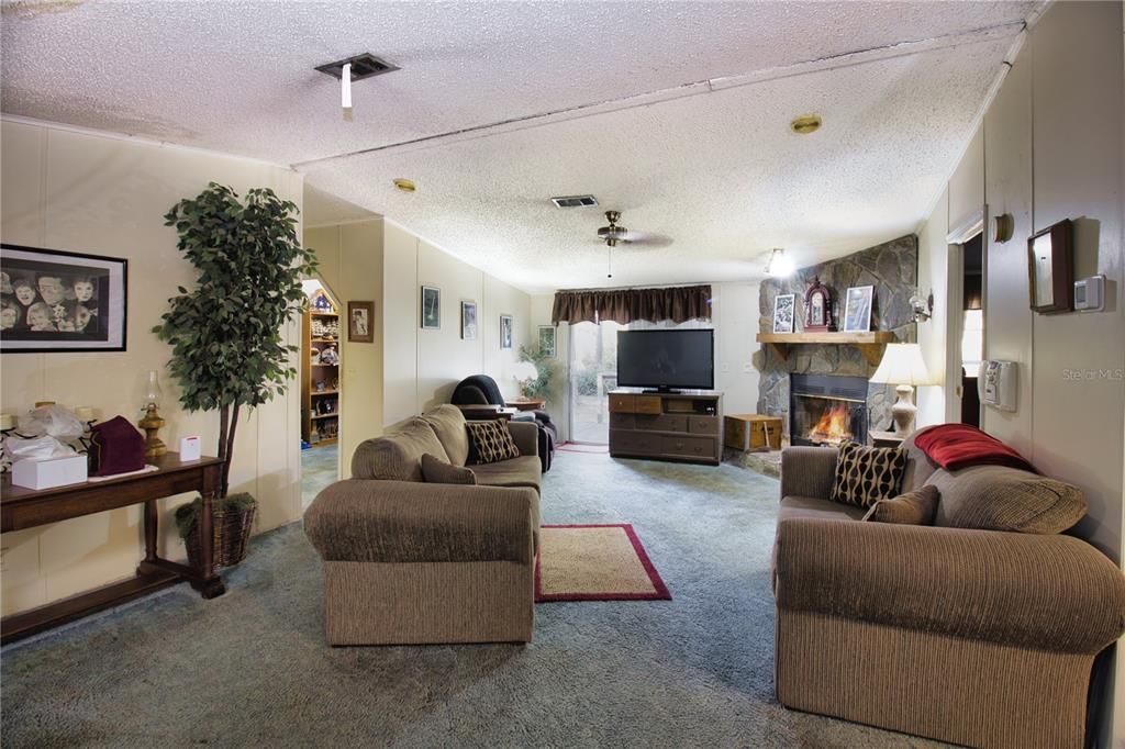 На продажу: $450,000 (4 спален, 2 ванн, 1620 Квадратных фут)