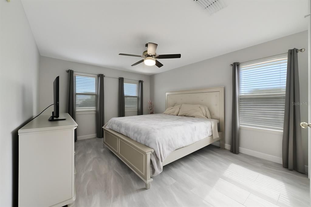 На продажу: $670,000 (5 спален, 3 ванн, 2679 Квадратных фут)