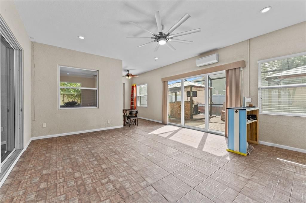 En Venta: $550,000 (3 camas, 3 baños, 3036 Pies cuadrados)