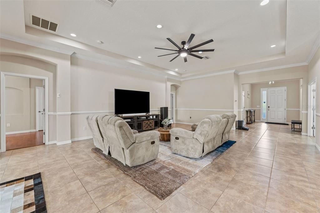 En Venta: $550,000 (3 camas, 3 baños, 3036 Pies cuadrados)