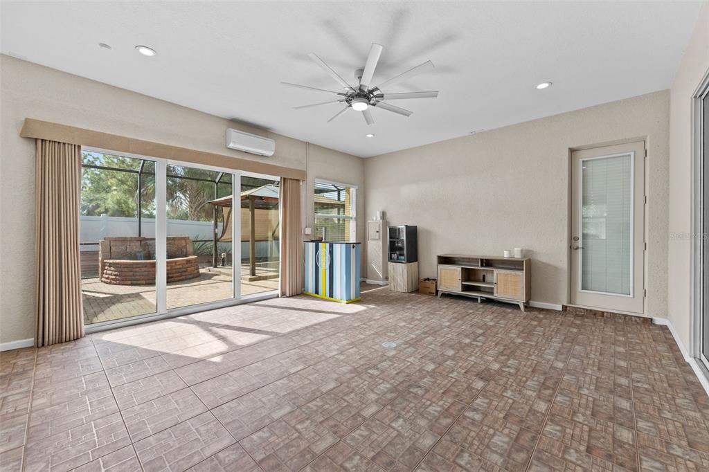 En Venta: $550,000 (3 camas, 3 baños, 3036 Pies cuadrados)