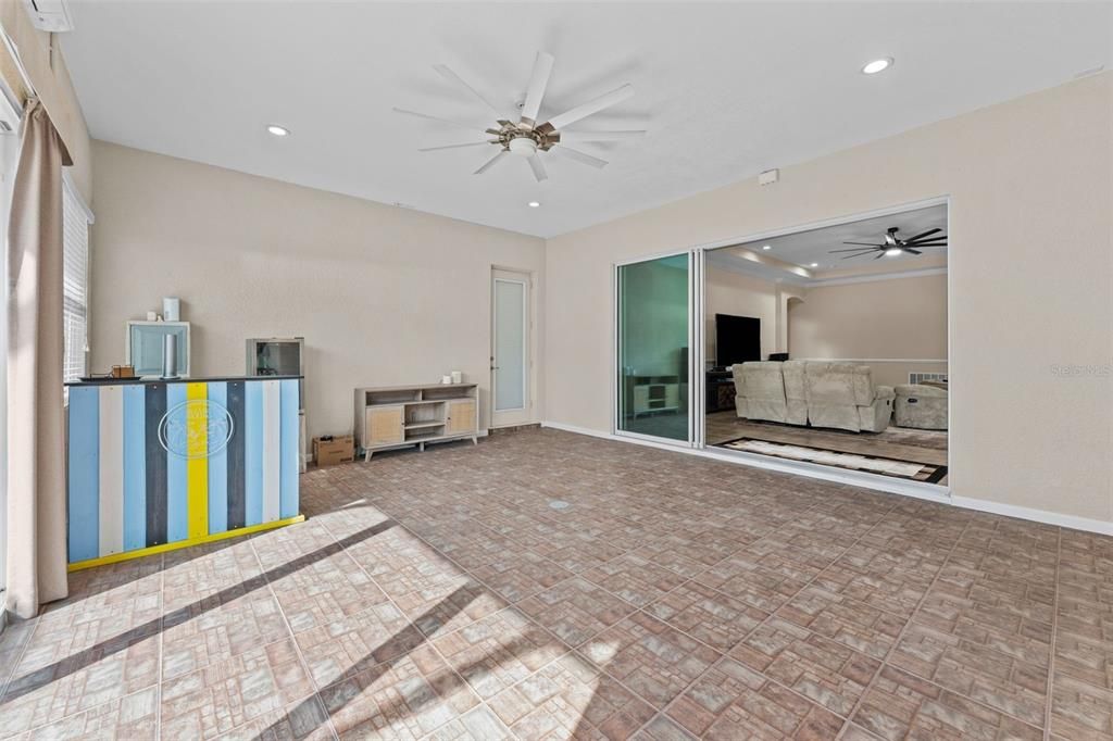 En Venta: $550,000 (3 camas, 3 baños, 3036 Pies cuadrados)