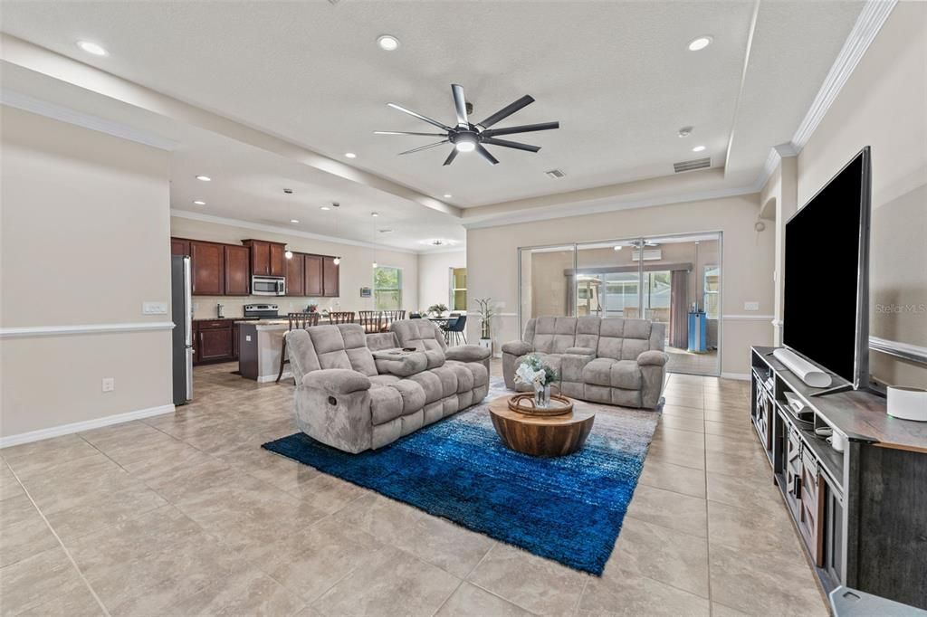 En Venta: $550,000 (3 camas, 3 baños, 3036 Pies cuadrados)