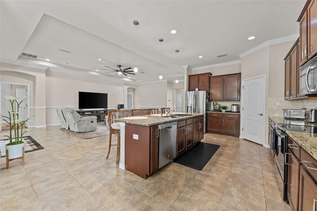 En Venta: $550,000 (3 camas, 3 baños, 3036 Pies cuadrados)