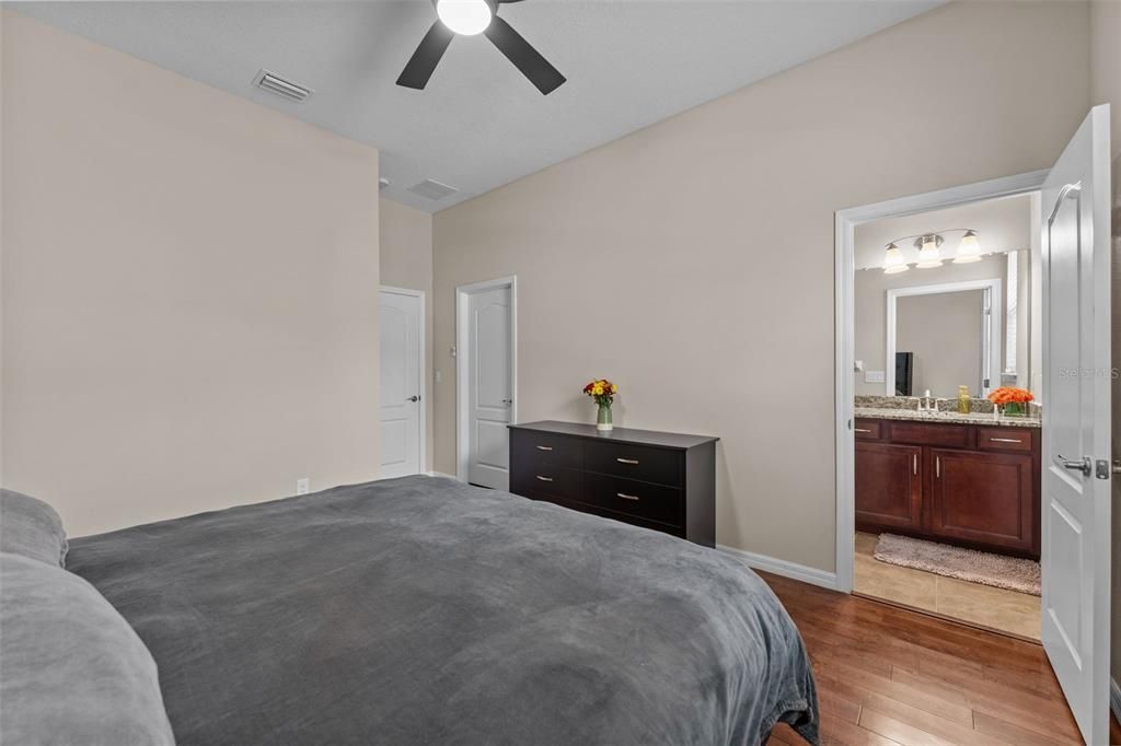 En Venta: $550,000 (3 camas, 3 baños, 3036 Pies cuadrados)