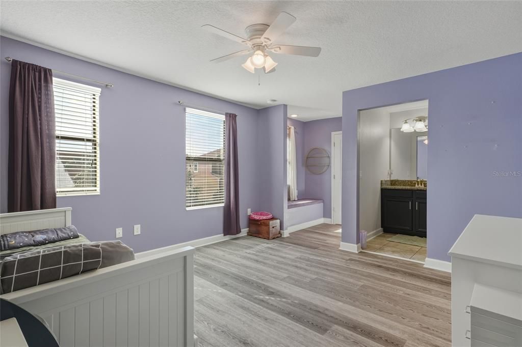 待售: $950,000 (5 贝兹, 4 浴室, 3975 平方英尺)