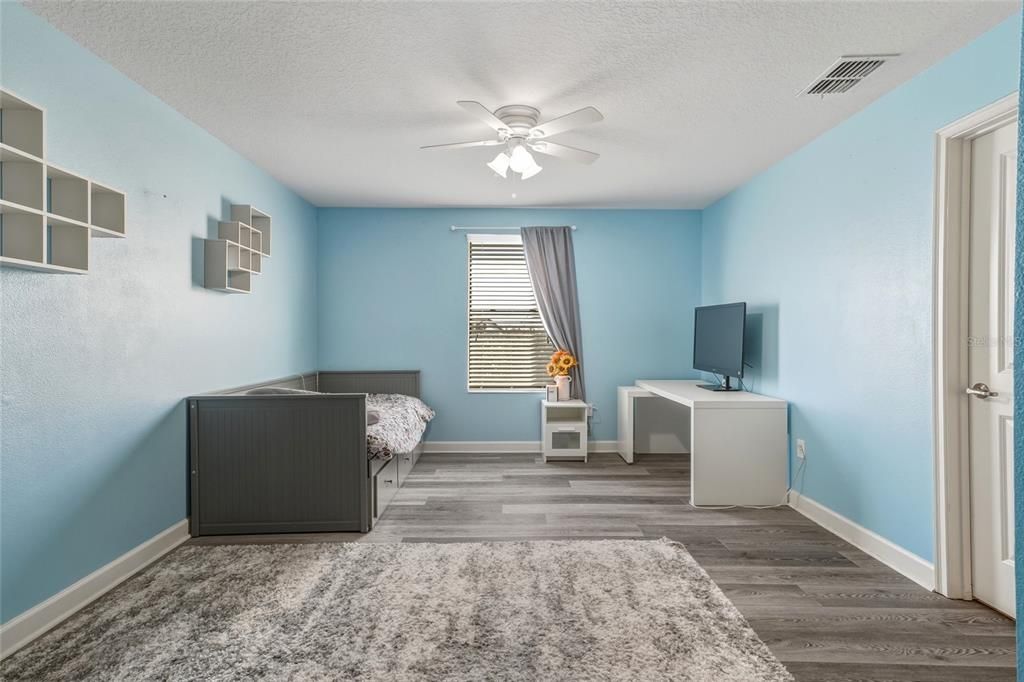 待售: $950,000 (5 贝兹, 4 浴室, 3975 平方英尺)