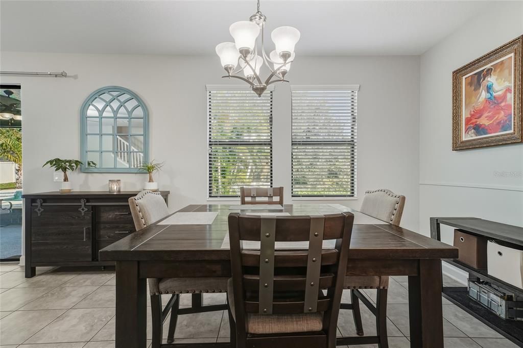 待售: $950,000 (5 贝兹, 4 浴室, 3975 平方英尺)