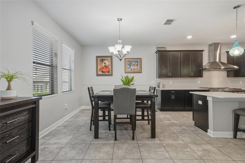 待售: $950,000 (5 贝兹, 4 浴室, 3975 平方英尺)