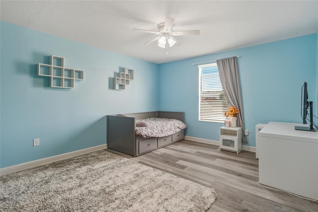 待售: $950,000 (5 贝兹, 4 浴室, 3975 平方英尺)