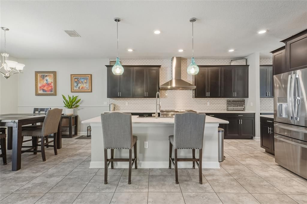 待售: $950,000 (5 贝兹, 4 浴室, 3975 平方英尺)