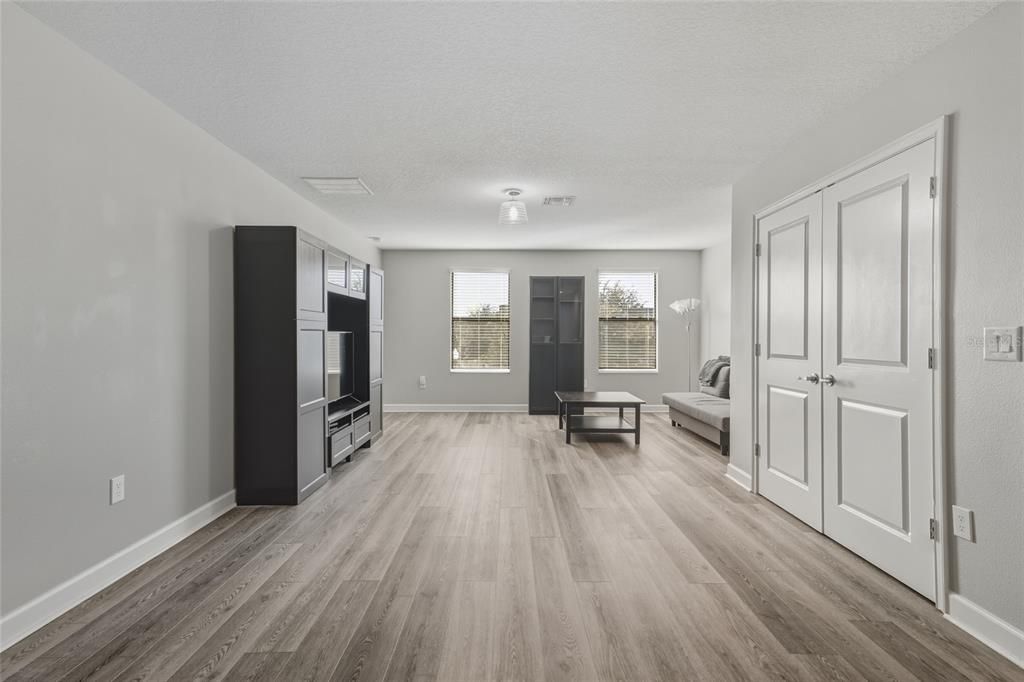 待售: $950,000 (5 贝兹, 4 浴室, 3975 平方英尺)