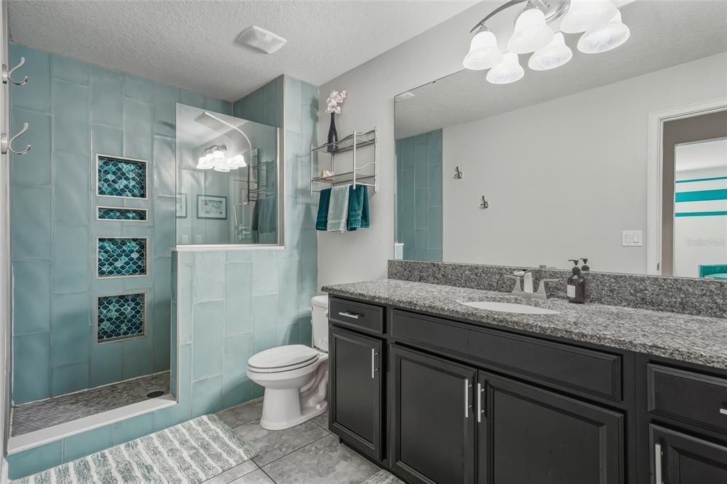 待售: $950,000 (5 贝兹, 4 浴室, 3975 平方英尺)