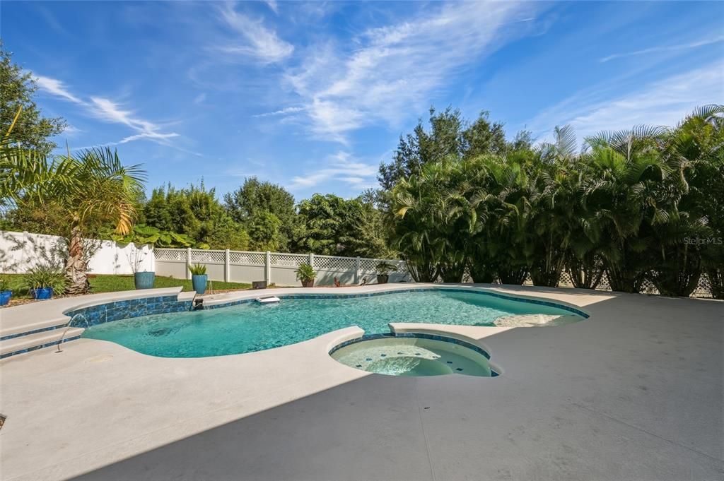 待售: $950,000 (5 贝兹, 4 浴室, 3975 平方英尺)