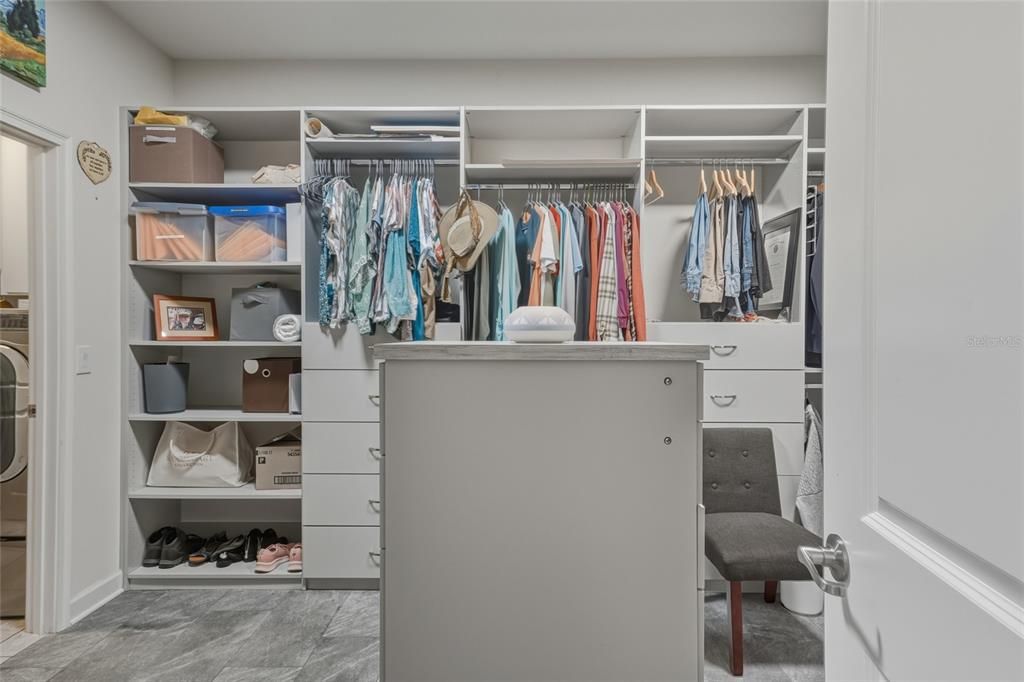 待售: $950,000 (5 贝兹, 4 浴室, 3975 平方英尺)