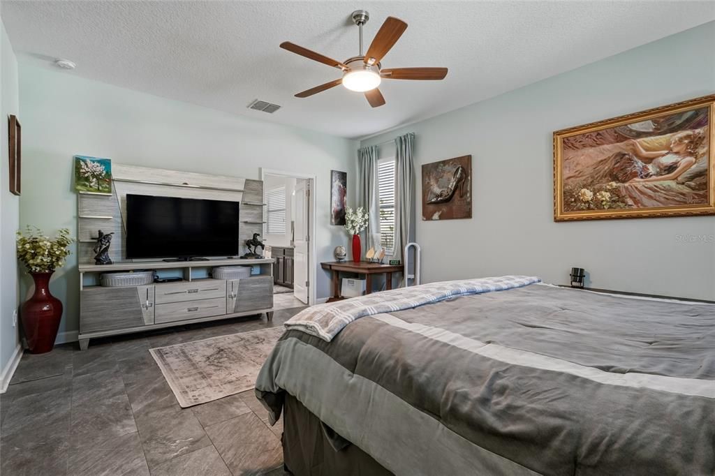 待售: $950,000 (5 贝兹, 4 浴室, 3975 平方英尺)