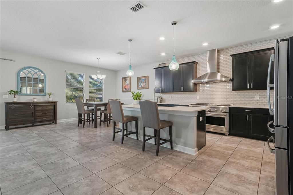 待售: $950,000 (5 贝兹, 4 浴室, 3975 平方英尺)