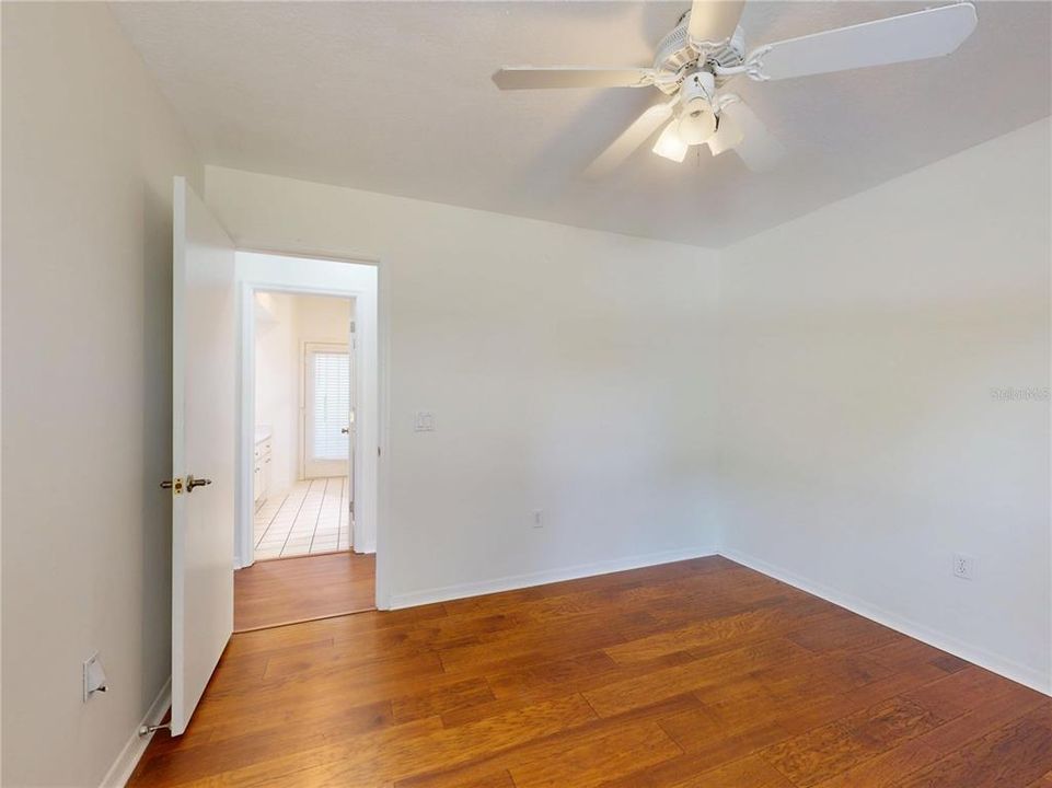 En Venta: $649,900 (4 camas, 2 baños, 2005 Pies cuadrados)