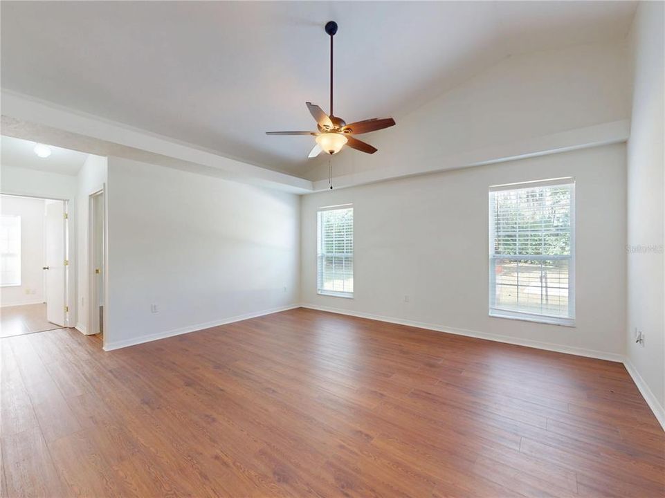 En Venta: $649,900 (4 camas, 2 baños, 2005 Pies cuadrados)