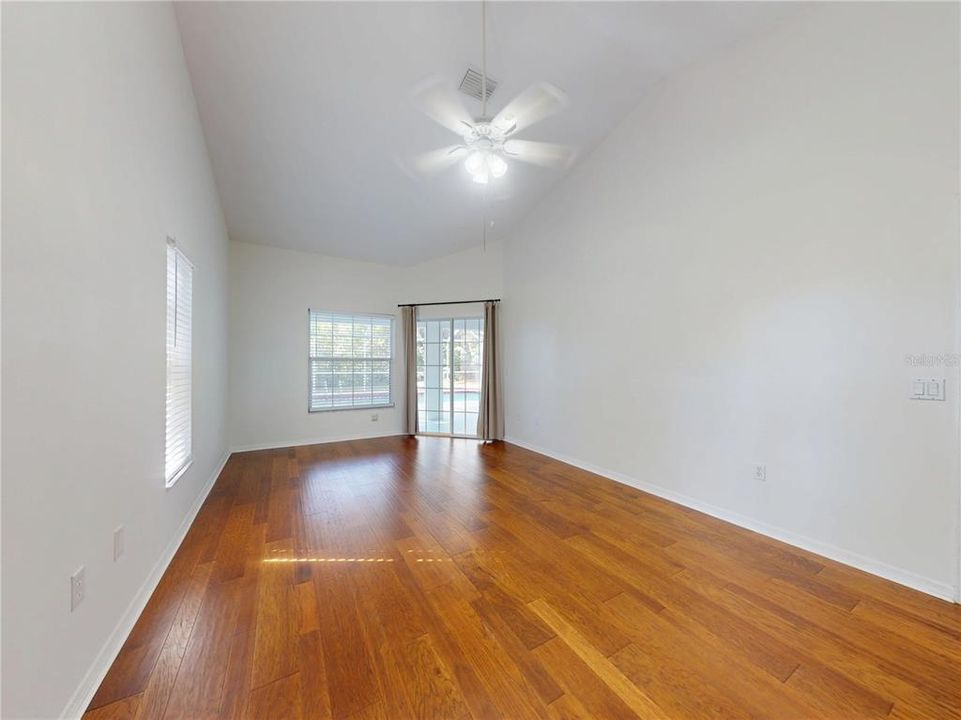 En Venta: $649,900 (4 camas, 2 baños, 2005 Pies cuadrados)