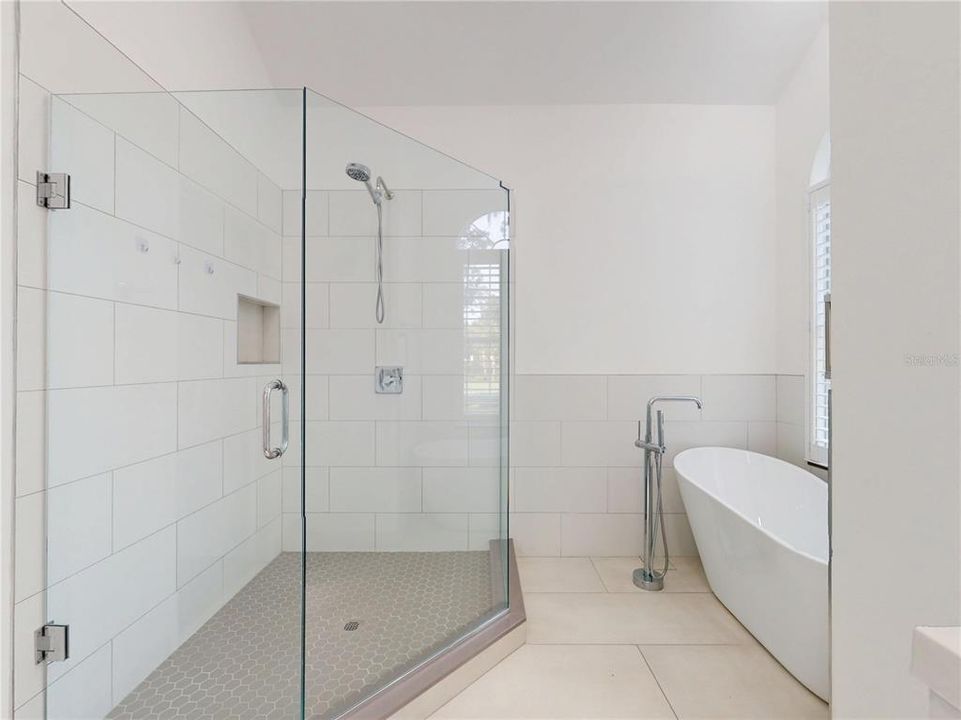 En Venta: $649,900 (4 camas, 2 baños, 2005 Pies cuadrados)