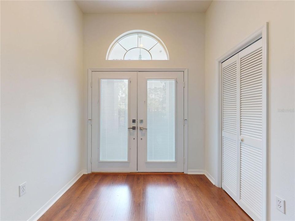 En Venta: $649,900 (4 camas, 2 baños, 2005 Pies cuadrados)