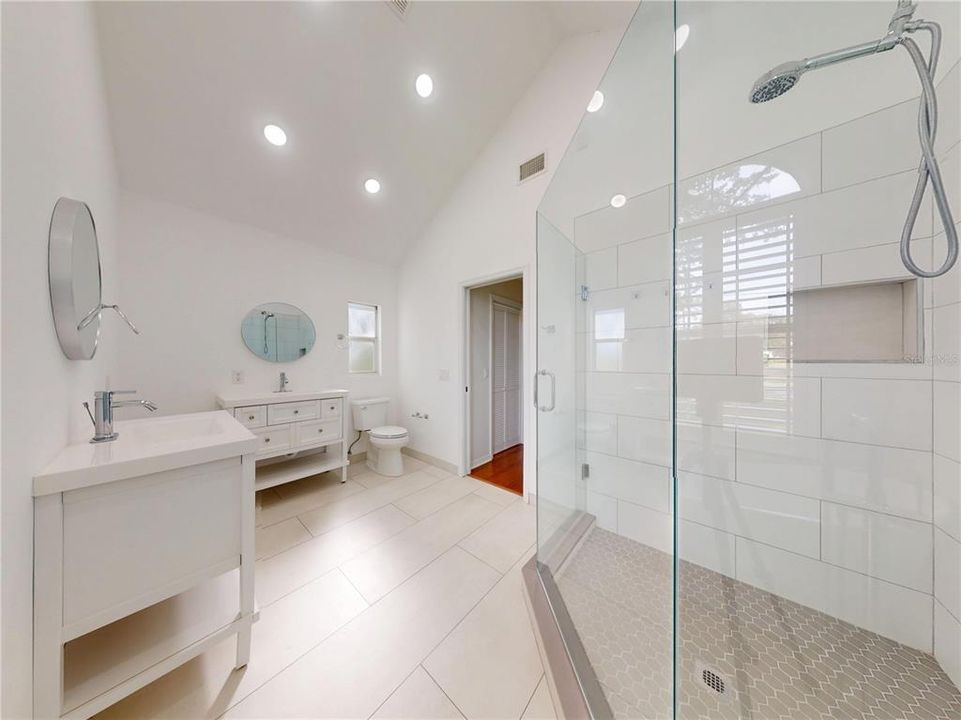 En Venta: $649,900 (4 camas, 2 baños, 2005 Pies cuadrados)