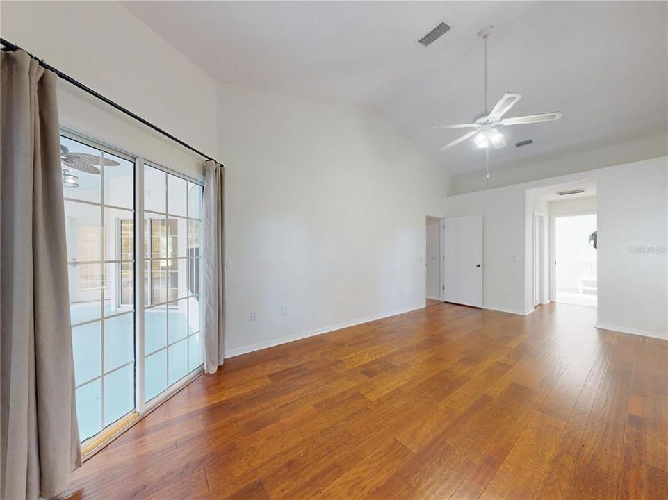 En Venta: $649,900 (4 camas, 2 baños, 2005 Pies cuadrados)