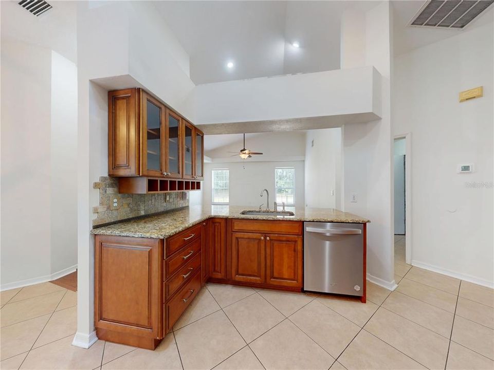 En Venta: $649,900 (4 camas, 2 baños, 2005 Pies cuadrados)