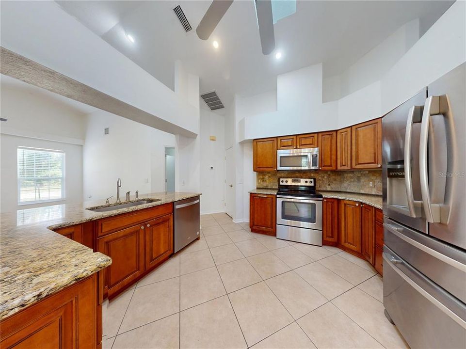 En Venta: $649,900 (4 camas, 2 baños, 2005 Pies cuadrados)