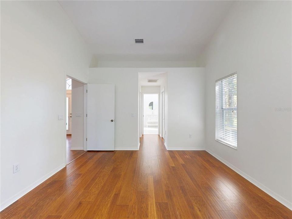 En Venta: $649,900 (4 camas, 2 baños, 2005 Pies cuadrados)