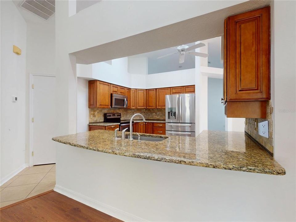 En Venta: $649,900 (4 camas, 2 baños, 2005 Pies cuadrados)