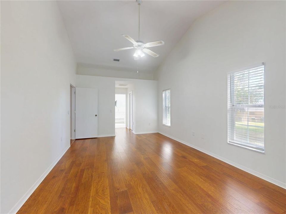 En Venta: $649,900 (4 camas, 2 baños, 2005 Pies cuadrados)