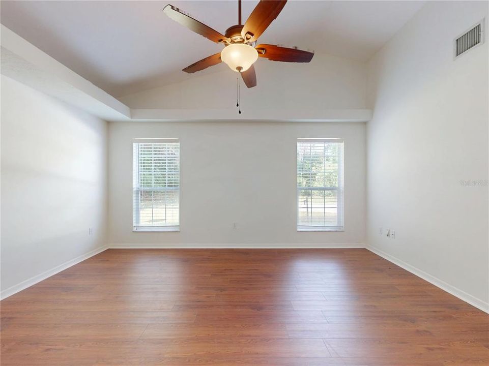 En Venta: $649,900 (4 camas, 2 baños, 2005 Pies cuadrados)